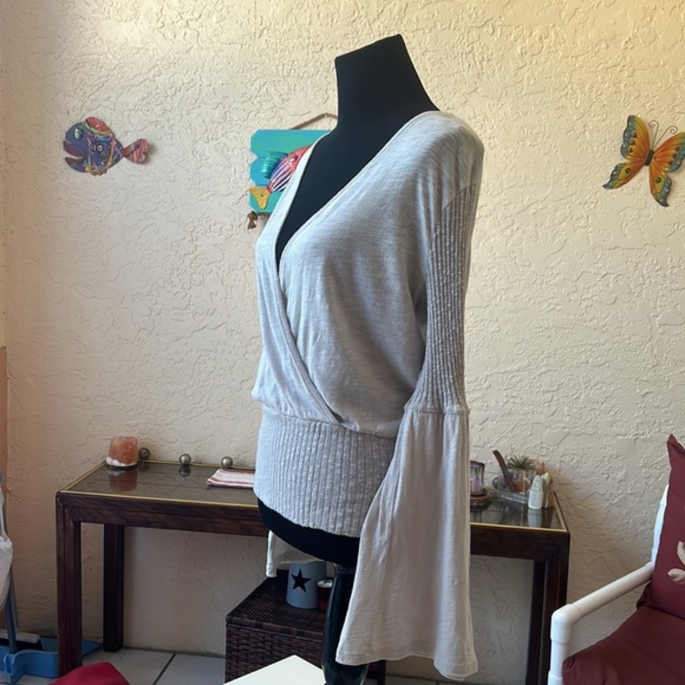 AMADI Womens Cream SUPER SWEET Wrap Top and Long Fluted Trumpet Sleeves ~ Medium